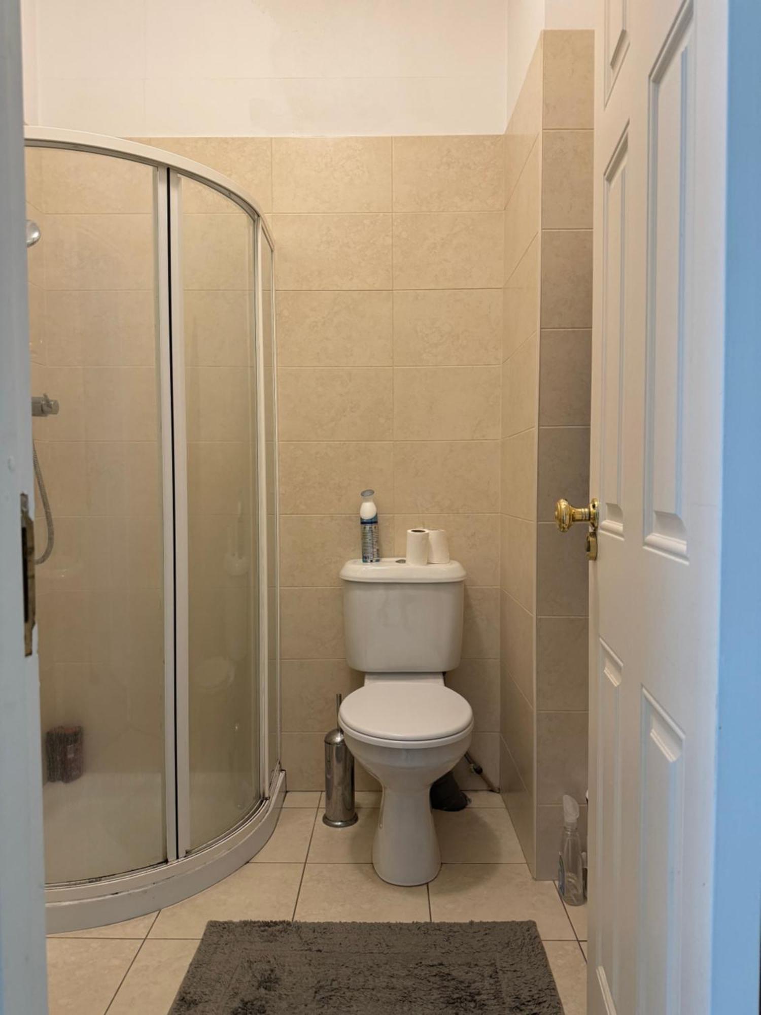 קורק Room With Private Bathroom Near The Center מראה חיצוני תמונה